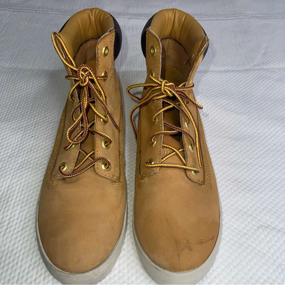 Timberland Size 8.5 Earthkeepers Amston Wheat colored Boots
